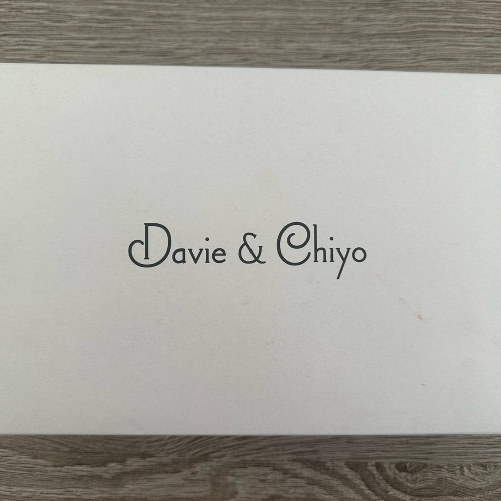 Davie & Chiyo Rue Veil - Picture 1 of 5